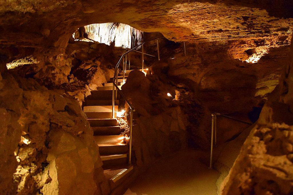 Cave-of-the-Winds-Tour