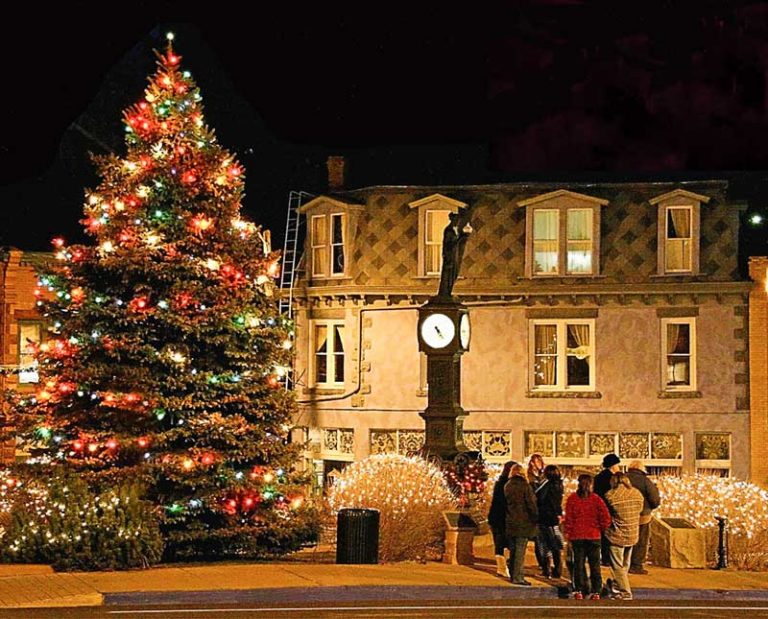 Christmas in Manitou Tree